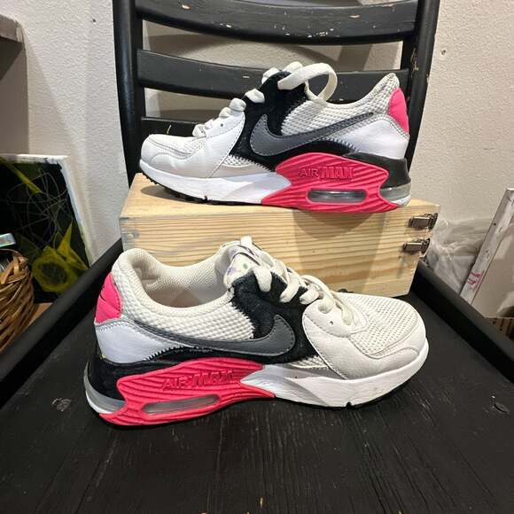 Nike - Picture 2 of 6